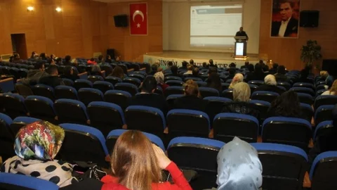 Akademisyenlere ‘Üretken Olun' Çağrısı