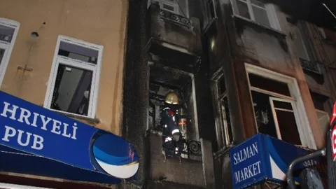 Evi Yanan Yaşlı Kadın Dumandan Etkilendi Mahalleli Seferber Oldu