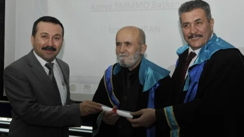 76 Yaşında Mezuniyet Sevinci Yaşadı