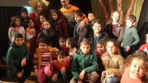 “Koş Koş Hazine Peşinde” İsimli Çocuk Tiyatrosu Emirdağ'da Sahne Aldı