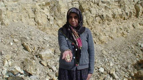 Bu mahallede kadınlar çerez gibi toprak yiyor