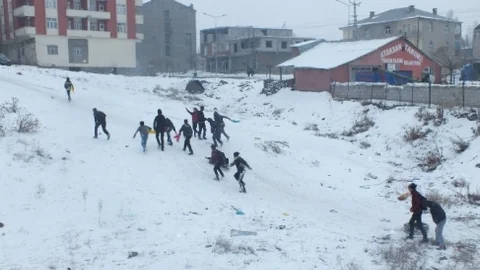 Malazgirt Halk Kütüphanesi Yarıyıl Tatilinde Tıklım Tıklım