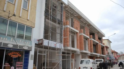 Bolvadin'de Modern İşhanı İnşaatının Hızla Devam Ediyor