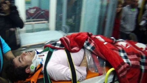 Yoldaki Cesede Çarpmamak İçin Şarampole Yuvarlandı 4 Yaralı