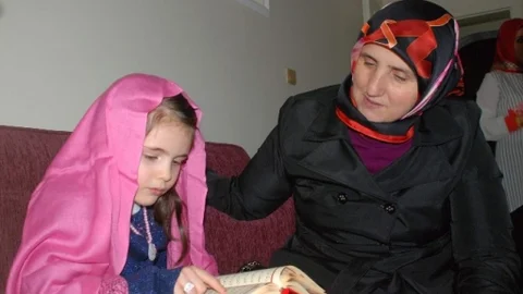 Kur'an-I Hatim Eden Minik Ecrin İlgi Odağı Oldu
