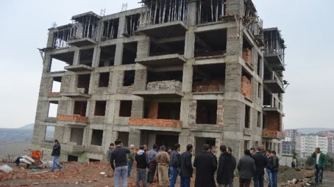 İnşaat İşçisi DÜşerek Hayatını Kaybetti