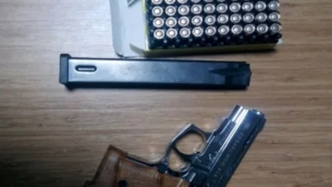 Sakarya'da Ruhsatsız Tabanca Ve Uyuşturucu Ele Geçirildi