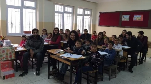 Hasan Kalyoncu Üniversitesi Minik Öğrencilere Yardım Elini Uzatıyor