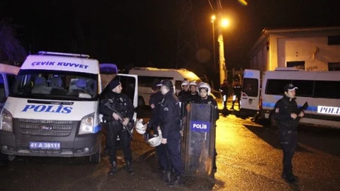 Aranan 3 Kişi Uygulamada Yakalandı