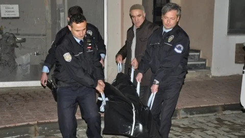 Evinde İntihar Etti