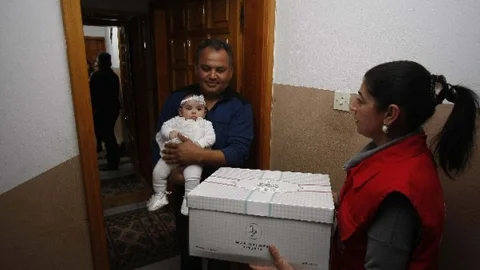 Bayraklı'da Bebeklere 'hoş Geldin' Hediyesi