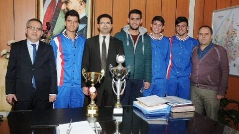 Batman Milli Eğitim Müdürü Çelik Bölge Şampiyonu Genç Basketçileri Konuk Etti