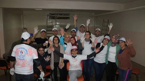 Amasya Gençlik Merkezi Üyeleri Okul Boyadı