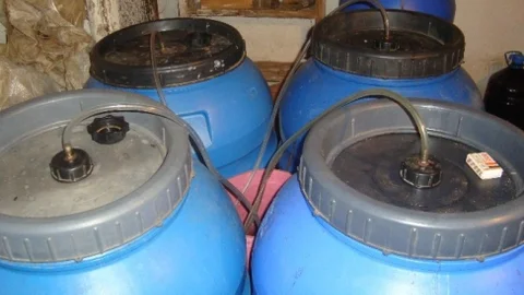 Bayramiç'te Bir Evden 2 Ton Kaçak Şarap Çıktı