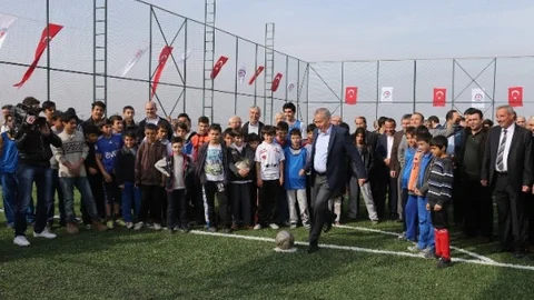 İlçelere Yeni Spor Tesisleri Yapılıyor