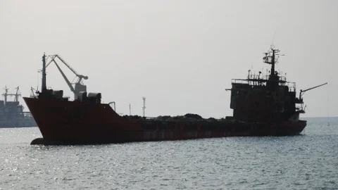 Saman Yüklü Gemi 16 Gündür Yanıyor