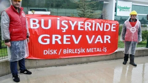 Yağmur Altında Grev