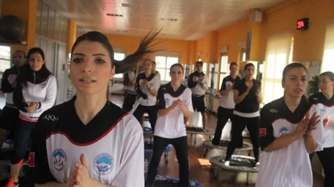 Büyükşehir Belediyesi Spor Salonlarında Trambolin Seansları Başlatıldı