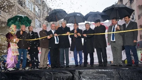 4. Akhisar Alışveriş Festivali Yağmur Altında Başladı