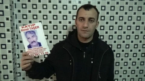 Malatya'yı Karış Karış Gezerek Babasını Arıyor