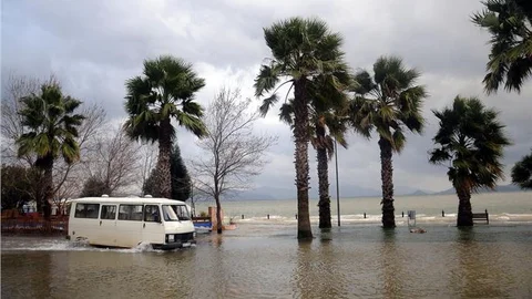 Köyceğiz Gölü'nün taşması