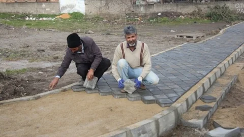Burhaniye'de Caddelere Parke Taşı Güzelliği
