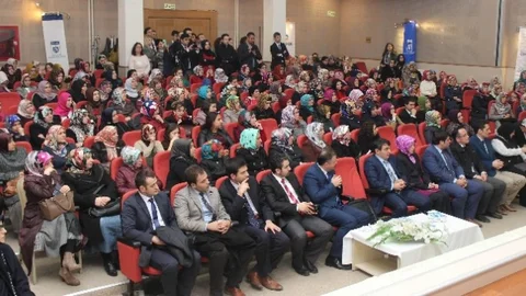 'anne Okulu' Mezunları Sertifikalarını Aldı