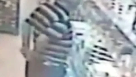 Hırsızlık Yaparken Donla Kaldı