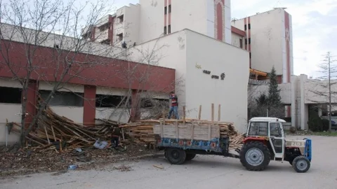 Büyük Tokat Oteli'nde Yıkım Çalışması Başladı