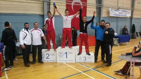 Urlalı Kick Boks Sporcular Madalyaları Topladı