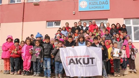 Öğretmenlerden ''Sadece Bir Damla'' yardım kampanyası