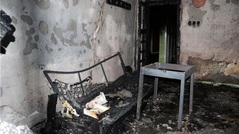 Komşularının dikkati sonucu hayata tutundular