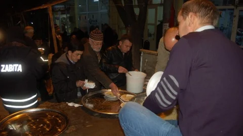 Belediyeden Vatandaşa Pilav İkramı