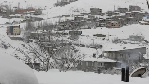 Hakkari'de Köy Yolları Yeniden Ulaşıma Açıldı