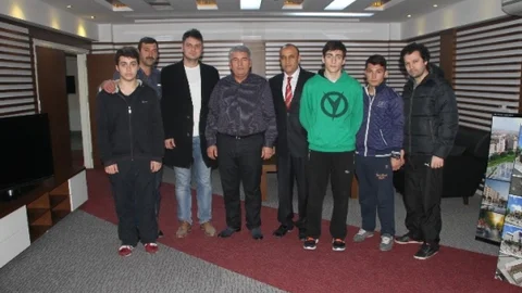 Kapaklıspor Boks Takımı Kapaklı Belediye Başkanı Mandalı'yı Ziyaret Etti