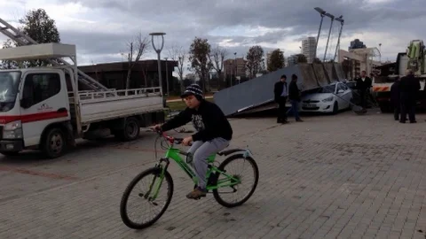 Dev Tabela Faciaya Teğet Geçti