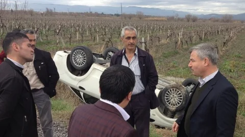 Kaza Yapan Sürücünün Yardımına Belediye Başkanı Koştu