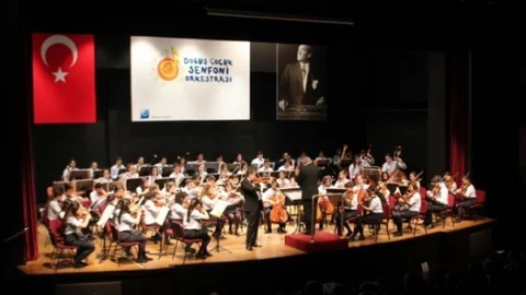 Doğuş Çocuk Senfoni Orkestrası Yılın İlk Konserini İzmir'de Verdi