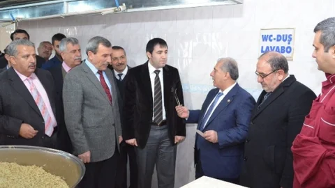 Viranşehir Aş Evinden Yoksullara Sıcak Yemek Yardımı