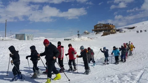 (Özel Haber) -Hakkari'de 80 Öğrenci 2800 Rakımda Temel Kayak Eğitimi Alıyor