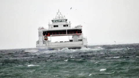 Fırtına Deniz Ulaşımını Vurdu