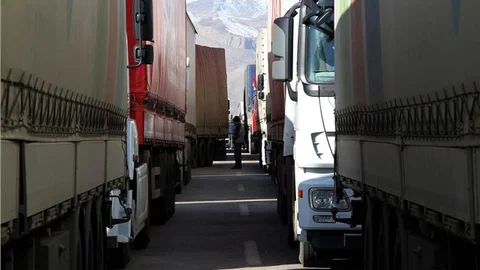 İran sınırında 10 kilometrelik tır kuyruğu