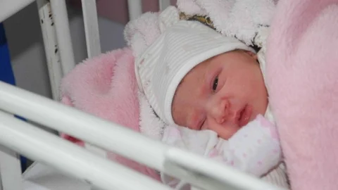 Bebeğini Banka Bırakarak Kaçtı