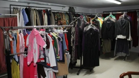 Buca'da Eşya Ve Giyim Bankası Kuruldu