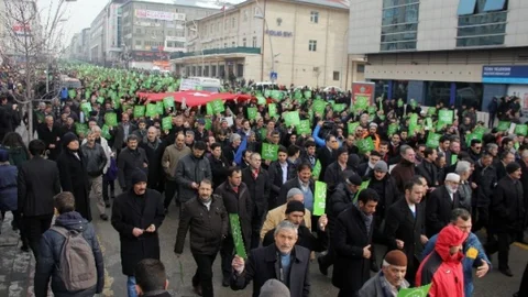 Binlerce Erzurumlu Peygambere Saygı Ve Zulme Lanet Yürüyüşü Yaptı