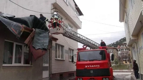 Kütahya'da Fırtına Çatı Uçurdu