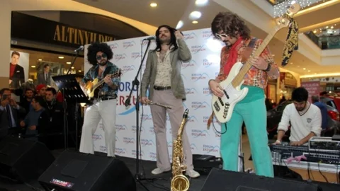 Forum Erzurum AVM'de Retrobüs Konseri