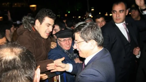 Başbakan Davutoğlu İzmir Valiliğini Ziyaret Etti