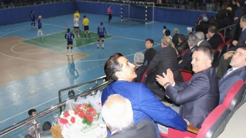 Bakan Çelik Bayan Hentbol Maçını İzledi
