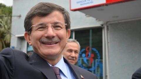 Başbakan Davutoğlu “Okullarımızda Süt İle Birlikte Kuru Üzüm De Dağıtılacak”